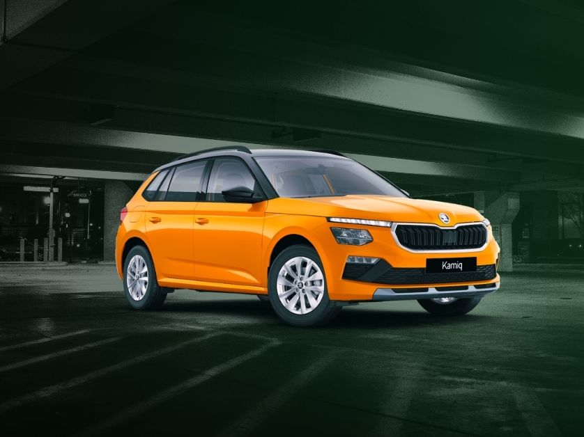 skoda kamiq üres parkolóban