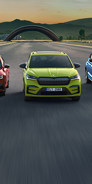 SKODA modellek naplementében az úton