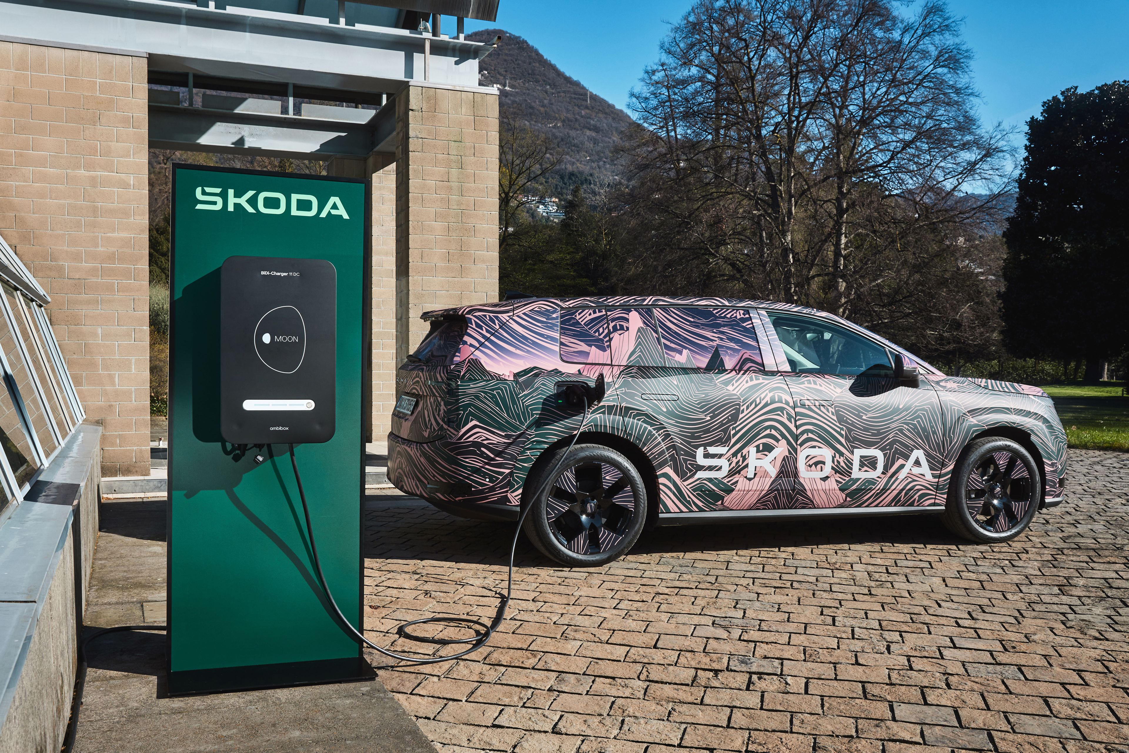 Škoda Peaq egy töltőállomáson